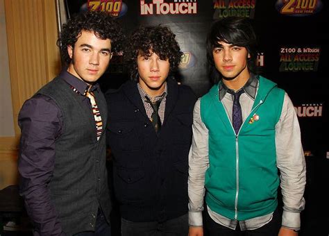 Joe Jonas Re-Creates Jonas Brothers' SOS In TikTok