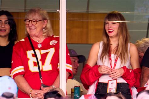 Taylor Swift & Travis Kelce: Hollywood's Hottest New Power Couple ...