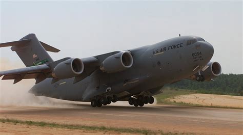 Boeing C-17 Globemaster III Hard Landing - AERONEF.NET