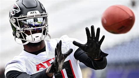 Falcons release wide receiver, add another to 53-man roster