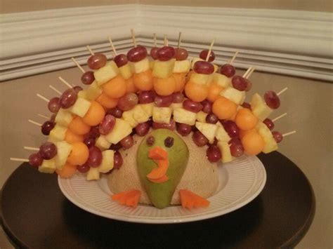 Thanksgiving turkey fruit platter. Thanksgiving Fruit, Holiday Fruit, Thanksgiving Breakfast ...