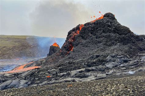 Geldingadalur Volcano Tour with Guide | Hekla.com