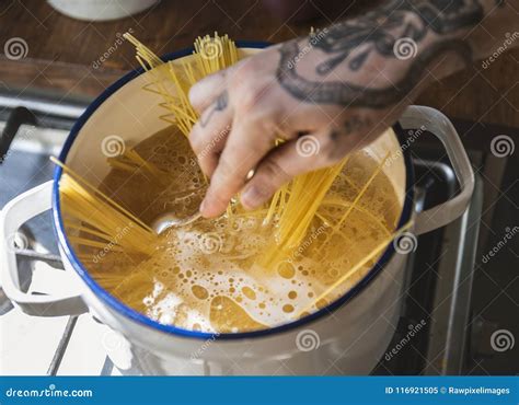 A Chef Boiling Capellini Pasta in the Pot Stock Image - Image of dining, spaghetti: 116921505