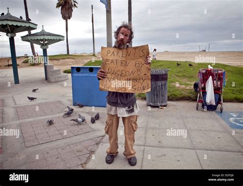 HOMELESS guy on venice beach ocean front walk with funny sign, 2010 ...