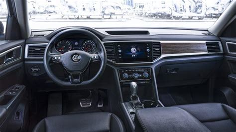 2018 Volkswagen Atlas V6 SEL R-Line Review