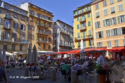 Outdoor Dining in Nice | A busy plaza with several cafes | Flickr