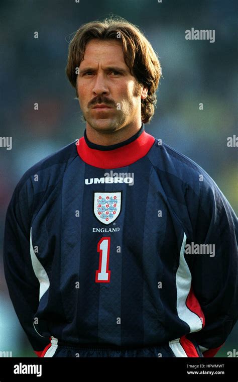 DAVID SEAMAN ENGLAND & ARSENAL FC 07 September 1998 Stock Photo ...