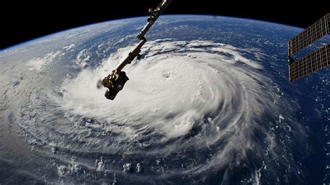 North Carolina-sized Hurricane Florence makes its way to North Carolina ...