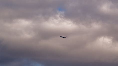 Airplane Flying in the Clouds 28577941 Stock Video at Vecteezy