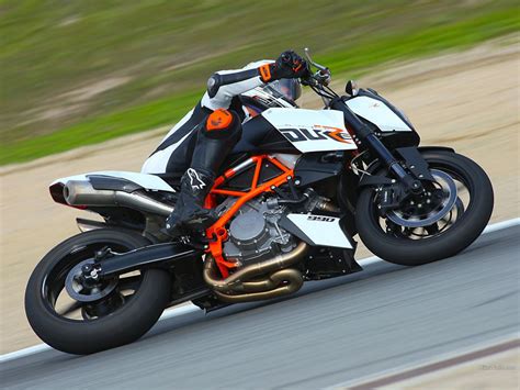 2010 KTM 990 Superduke R - Moto.ZombDrive.COM