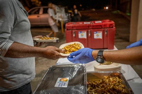 José Andrés’ World Central Kitchen cooks up thousands of meals in Puerto Rico - WTOP News