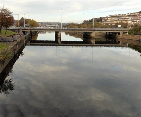 River Tawe between New Cut Bridge and... © Jaggery cc-by-sa/2.0 ...