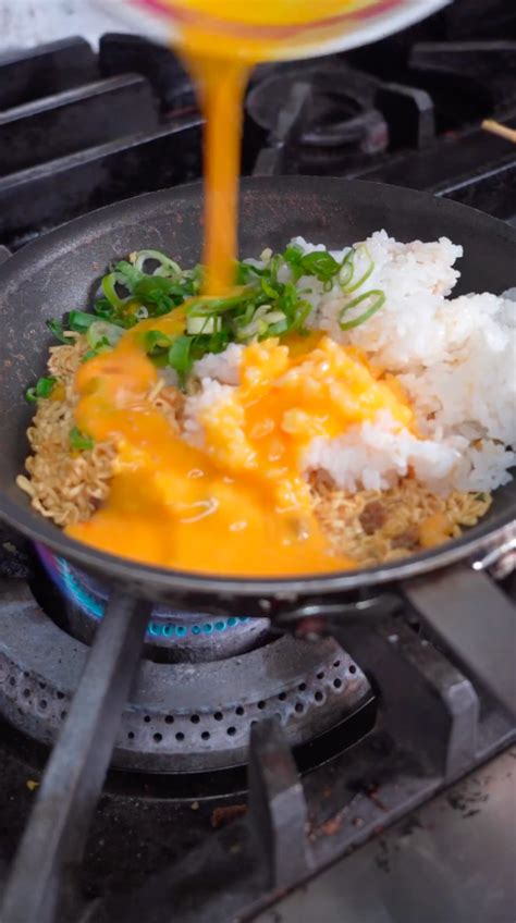 A Cheap Cup Of Noodles Transforms Into Delicious Dinner With This Viral ...