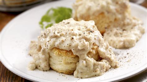 18 Tips you need to make biscuits and gravy the Southern way – SheKnows