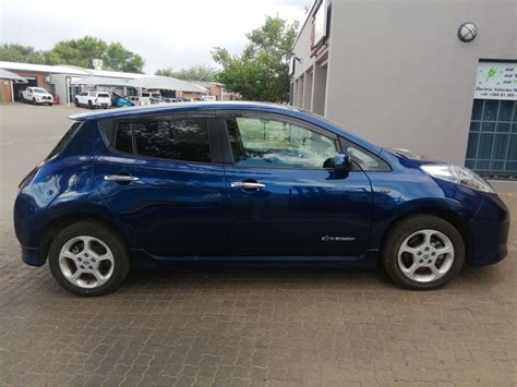 Navy blue Nissan Leaf, 74.800 km, 2014