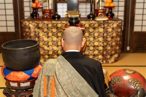 Japanese Funeral Etiquette: 7 Things You Should Note - tsunagu Local (2022)