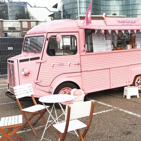 Love this pink truck at the Spek & Bonen Foodtruck Festival! #weekend # ...