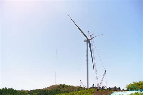 Premium Photo | Wind turbine under construction