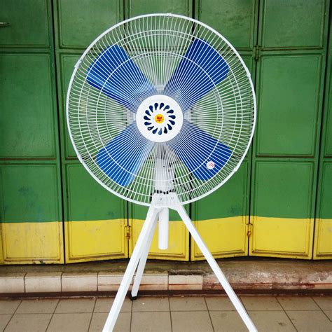 Waifoong Electric Trading, , WF 24″ 4 Blades Stand Fan c/w Tripod Type Stand