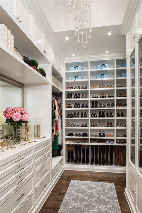 15 Elegant Luxury Walk In Closet Ideas To Store Your Clothes In That ...