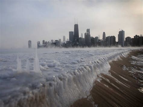 The Defining Photo Of Chicago's Frozen Week - Business Insider