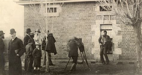 Joe Byrne's body outside Benalla Police Station | Ergo