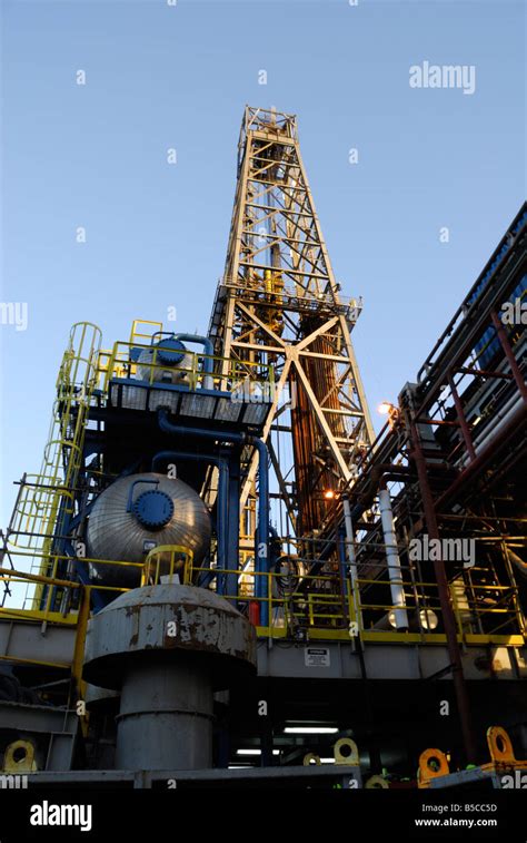 Oil rig derrick Stock Photo - Alamy