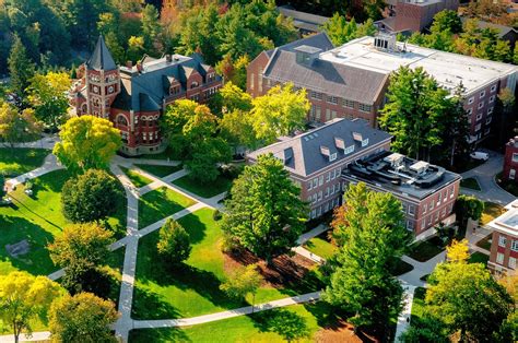 5 Reasons to Become A UNH Tour Guide - OneClass Blog