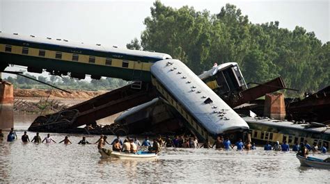 Death toll from Pakistan train accident rises to 17 – army