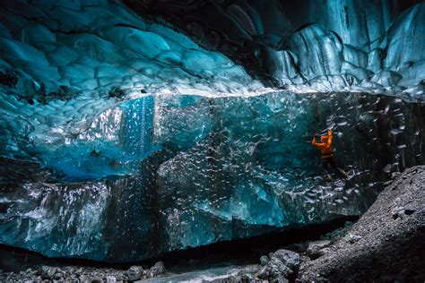 A7RII shoots in Iceland's glacier caves | Photoclubalpha