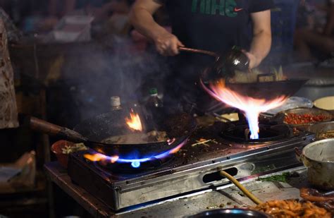 File:Wok cooking and fire by romainguy.jpg - Wikimedia Commons