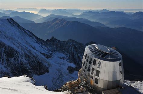 10 refuges de montagne insolites à visiter absolument | Mont blanc, Chamonix mont blanc, Chamonix