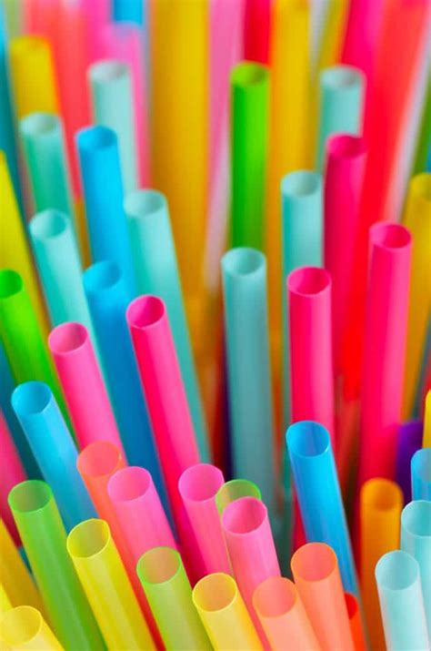 Easy Alternatives to Plastic Straws At Home and On-the-Go - Greenily