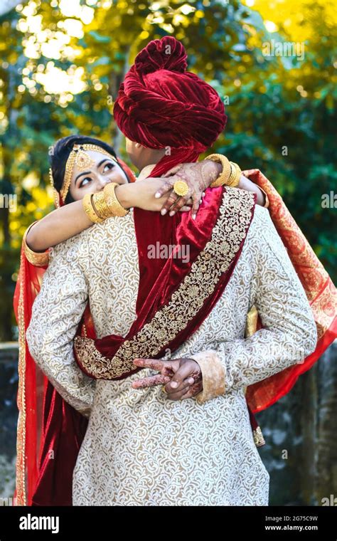 Engagement couple indian hi-res stock photography and images - Alamy