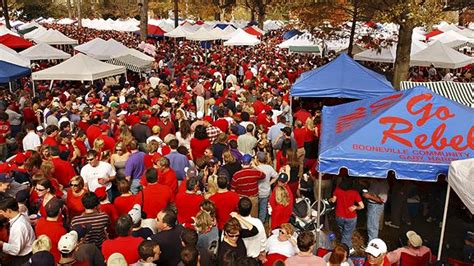 The Best of Ole Miss Tailgating at The Grove - College Weekends - CollegeWeekends.com