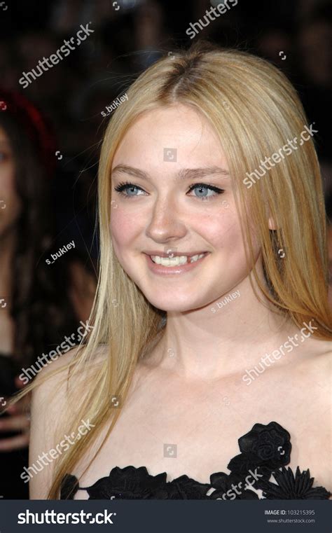 Dakota Fanning Twilight Saga New Moon Stock Photo 103215395 | Shutterstock