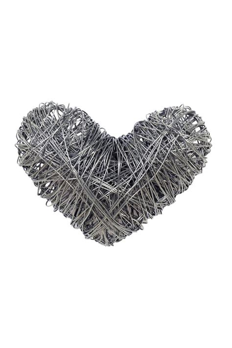 Wire Sculpture Heart | Wire sculpture, Original wall art, Bed wall decor