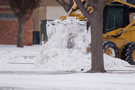 'Historic blizzard' to hit Texas with up to 15 inches of snow and seven-foot drifts after freak ...