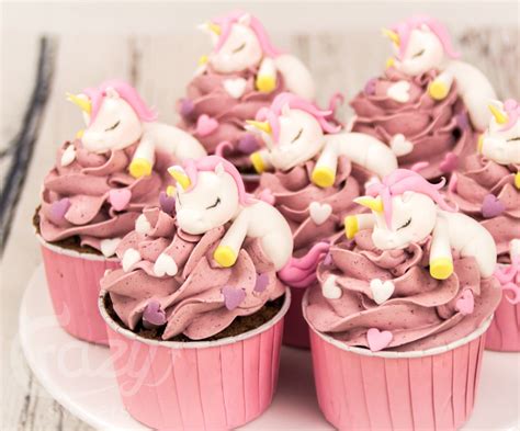 Unicorn Cupcakes, Einhorn Torte | Food, Unicorn cake, Cake decorating