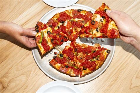 Tomaso’s Pizza starts new Cedar Rapids chapter on First Avenue | The Gazette