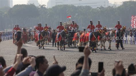 Kirab Bendera Pusaka Merah Putih di Monas