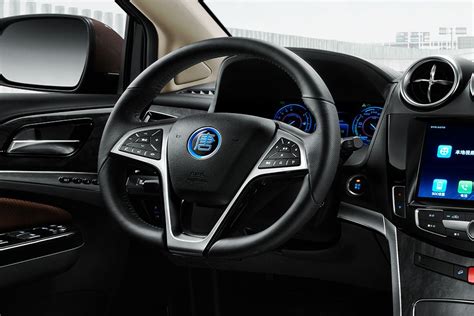 BYD Tang 2025 Interior & Exterior Images - Tang 2025 Pictures