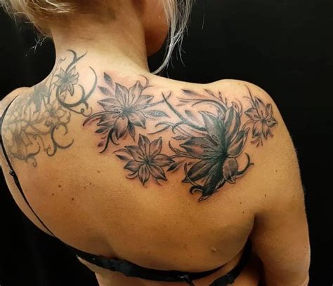 UPDATED: 65 Graceful Shoulder Tattoos for Women (July 2020) | Flower ...