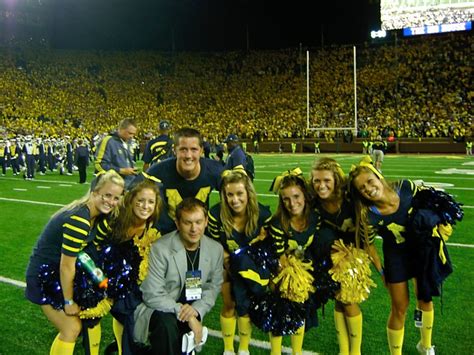 michigan-cheerleaders - The Sports Bank