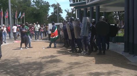 Protesten in Suriname tegen de regering van Santokhi