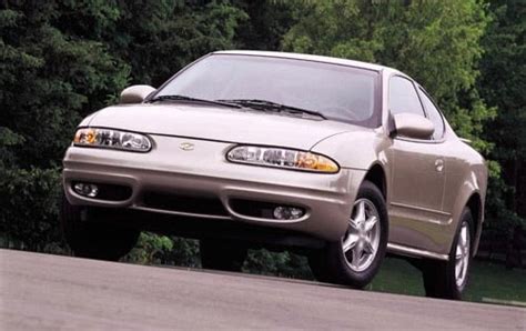 2004 Oldsmobile Alero Review & Ratings | Edmunds