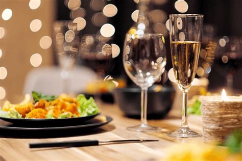 8,050 Christmas Dinner At A Hotel Images, Stock Photos, 3D objects, & Vectors | Shutterstock