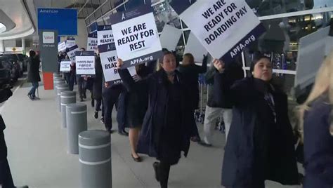 American Airlines flight attendants picket at DFW Airport | FOX 4 ...