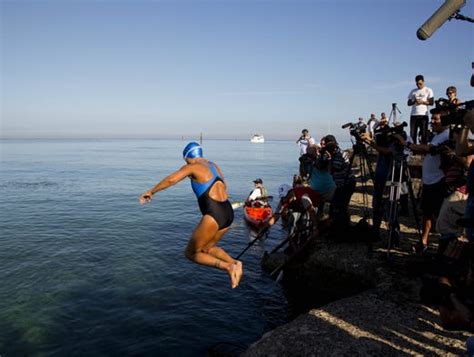 Diana Nyad completes Cuba-Florida swim