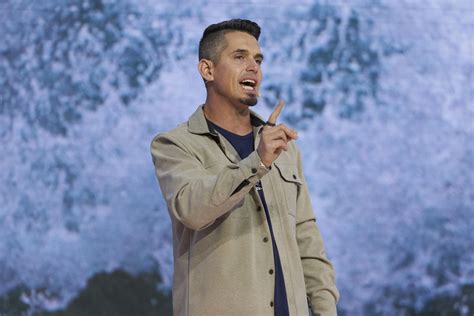 New Saddleback pastor sees women clergy in church's future | AP News